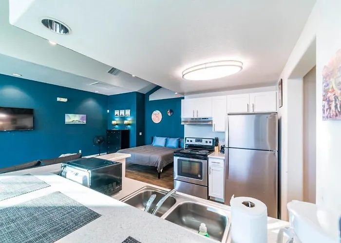 Modern Right Next To Pool And Amenities *