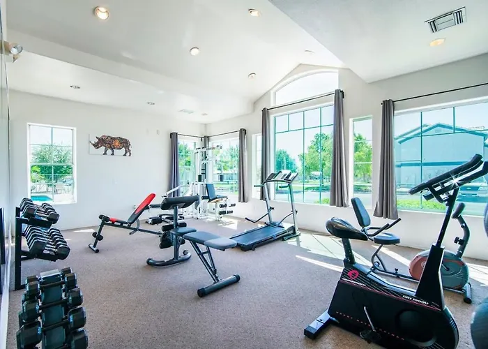 Modern Right Next To Pool And Amenities *