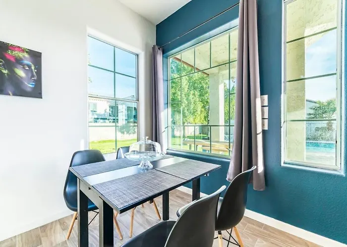 Modern Right Next To Pool And Amenities