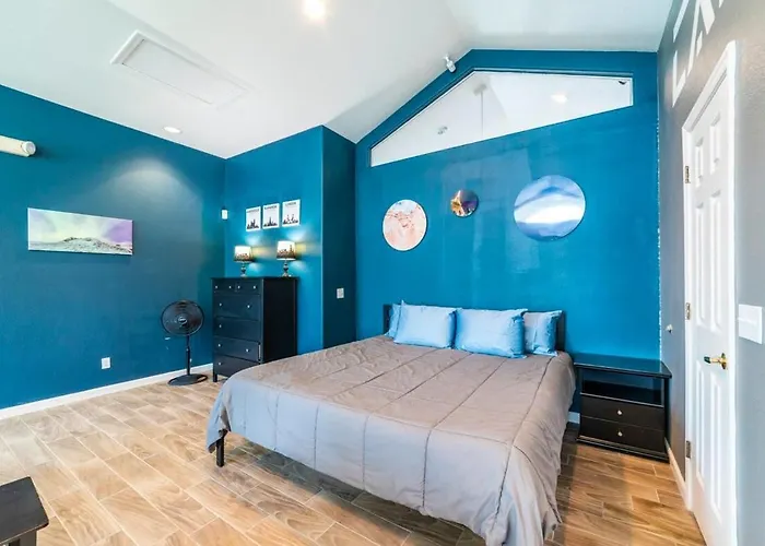 Modern Right Next To Pool And Amenities Apartment