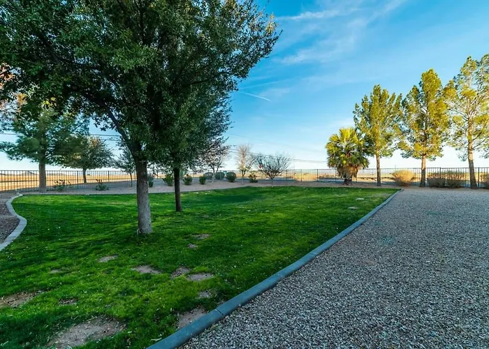 Modern Right Next To Pool And Amenities