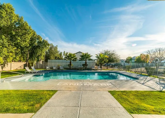 Modern Right Next To Pool And Amenities Coolidge