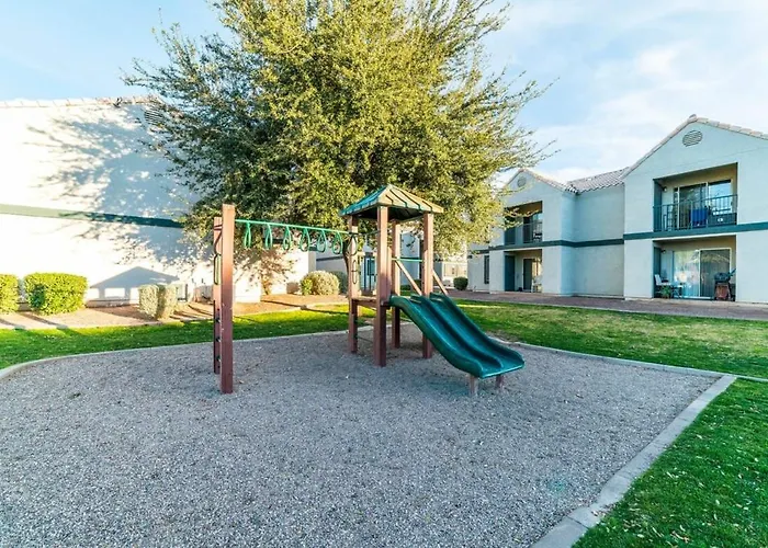Modern Right Next To Pool And Amenities